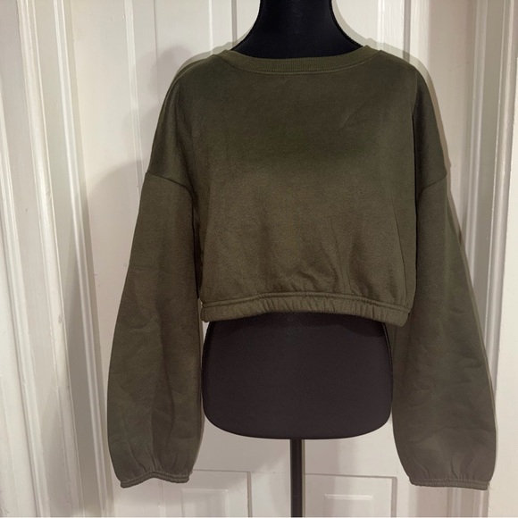Fashion Nova Tops - NWT size large sweater, crop top Olive Crop Top shirt sweater, running